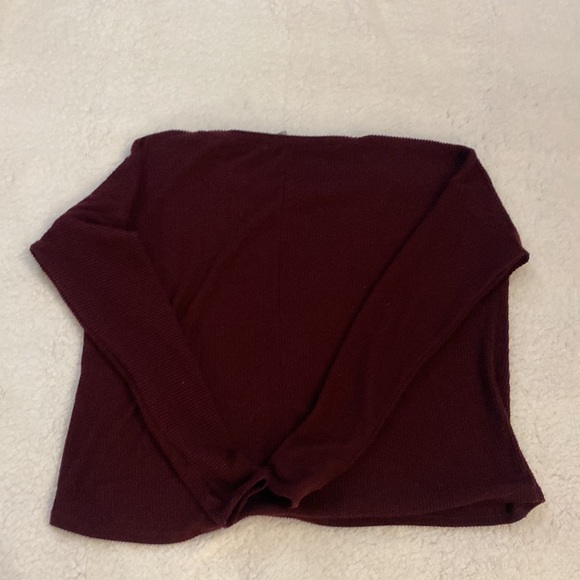 Woman’s long sleeve - Picture 3 of 3